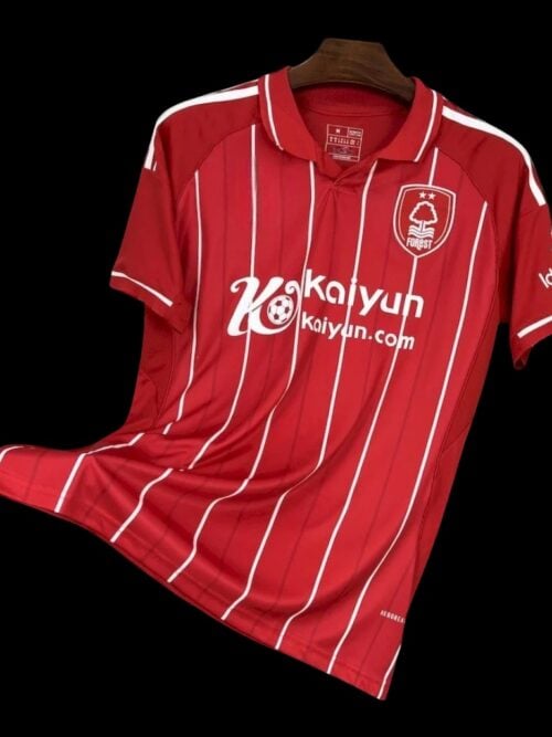 Camiseta de casa del Nottingham Forest 25/26