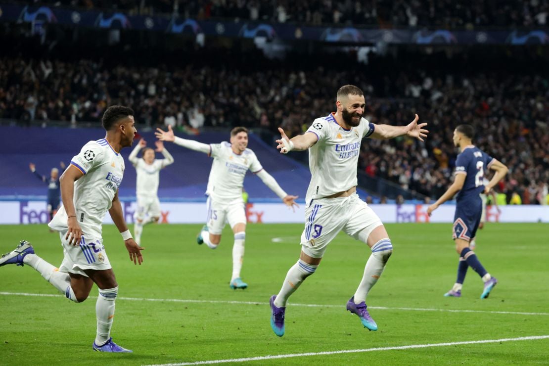 Karim Benzema scoort drie keer tegen PSG