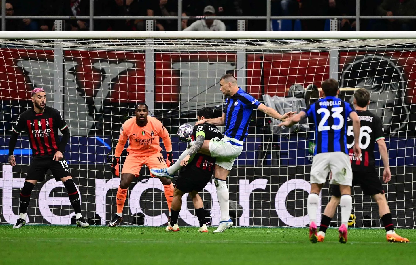 A memorable duel of the Milan derby